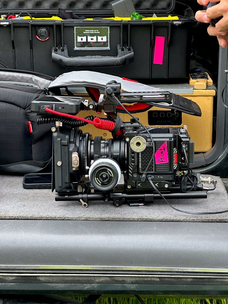 Filmmaker Simone De Gasperis shooting outdoor MTB attrezzatura professionale RED